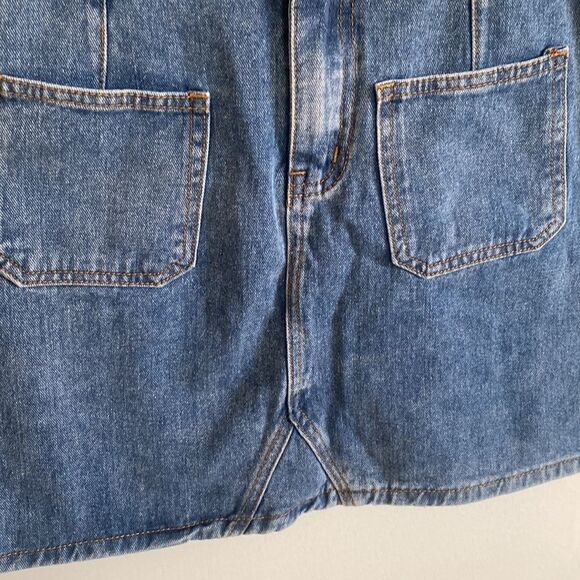 Sadie & Sage- Blue denim mini skirt with patch pocket- Size Medium - Picture 3 of 7